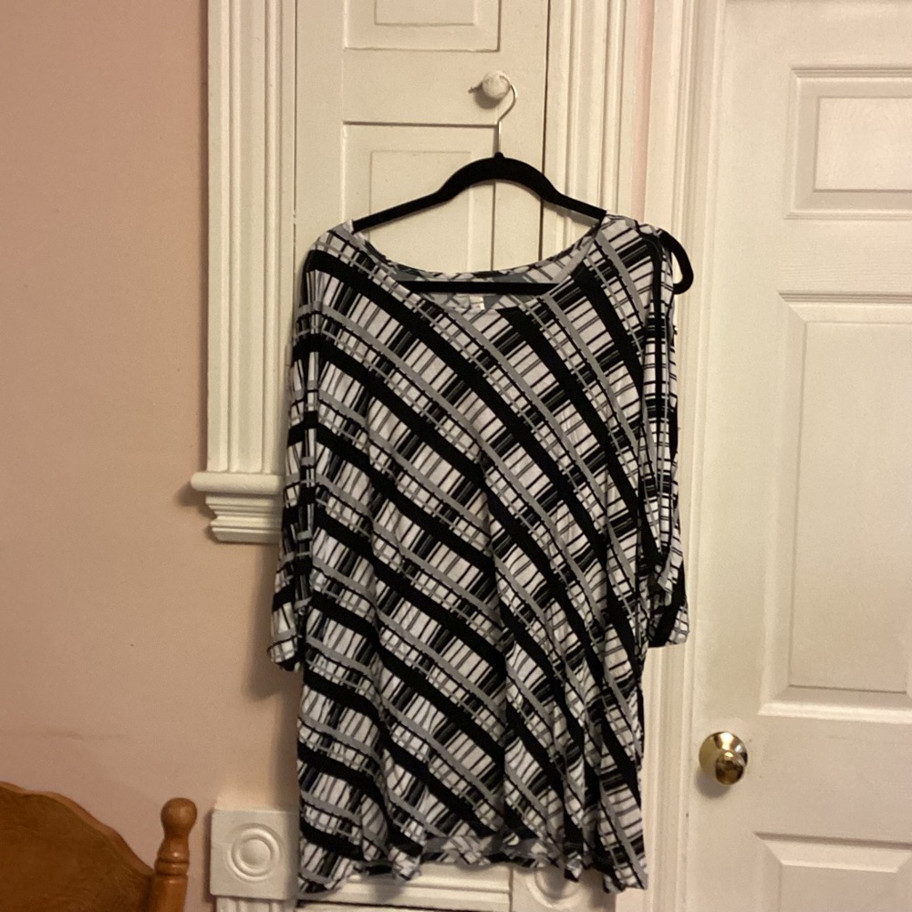 Croft & Barrow Black and White 3/4 Sleeve Boxy Tunic